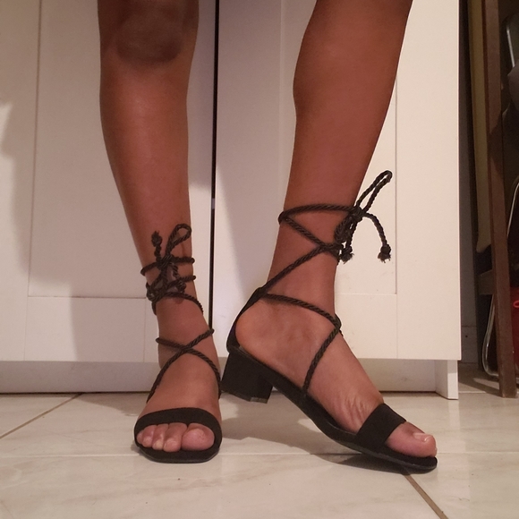 Strappy heels - Picture 3 of 11